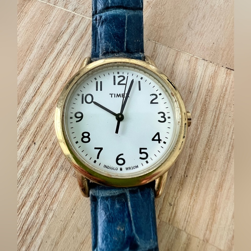 Timex ladies gold tone blue leather watch NEW BATTERY